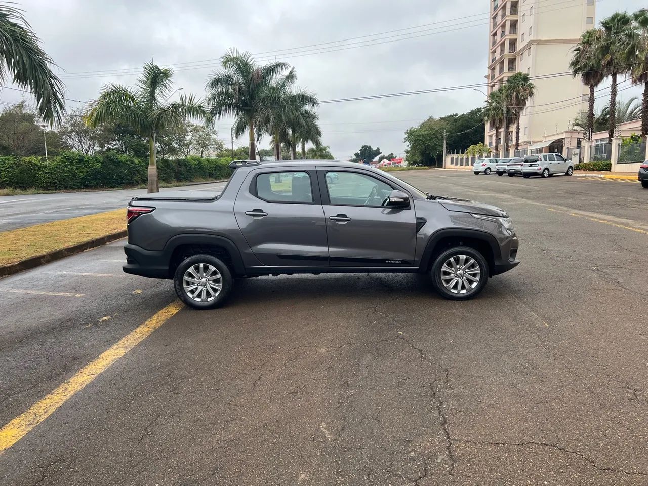 Fiat Strada Freedom 1.3 Flex Dupla / Troco e Financio  - Foto 4