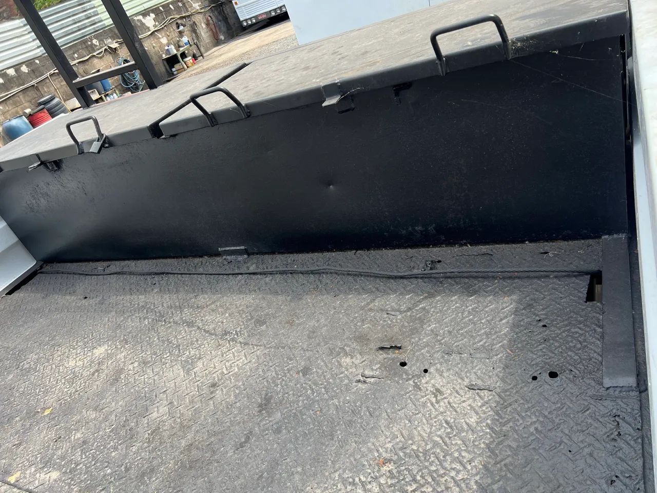 Carroceria de ferro para caminhão toko semi nova medida 4,70 x2,54 - Foto 9
