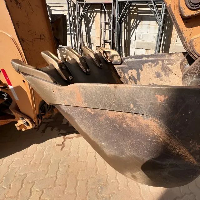 RETROESCAVADEIRA CASE 580N 4X2 ANO 2014 - Foto 3