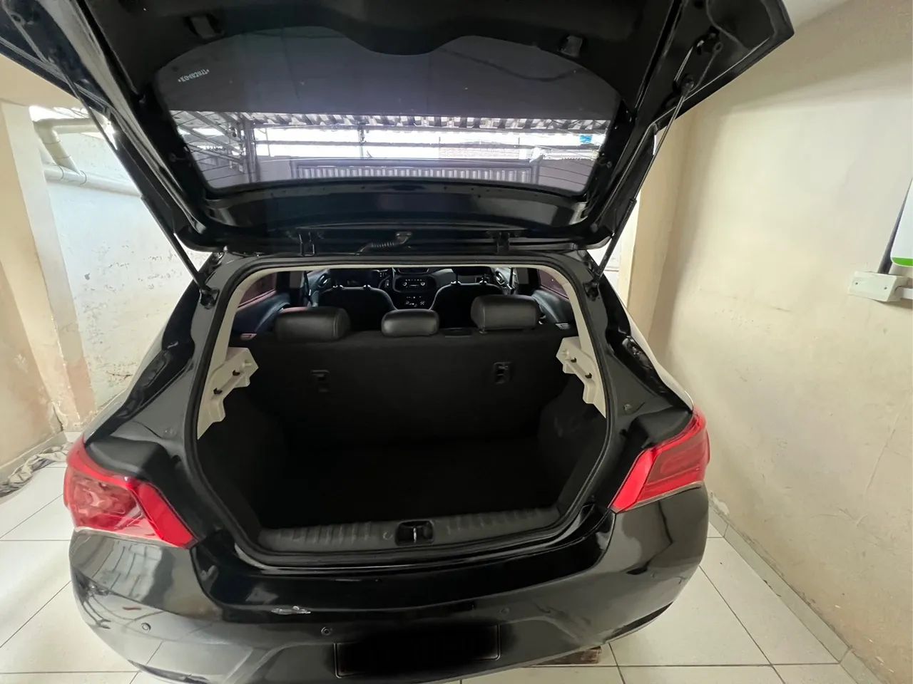 Vendo Ônix Lt2019  pneus novos  - Foto 2