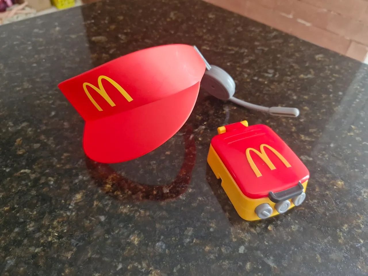 Brincando de Méqui - Mclache feliz