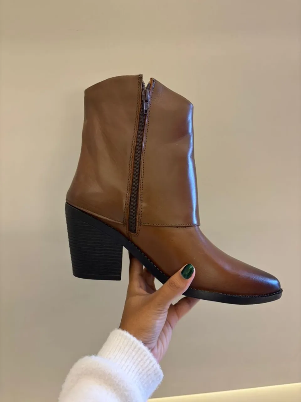 Bota Feminina Cano Curto Couro Marrom