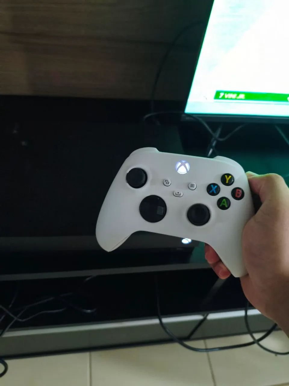 Xbox one X 1TB com 2 controles séries  - Foto 4