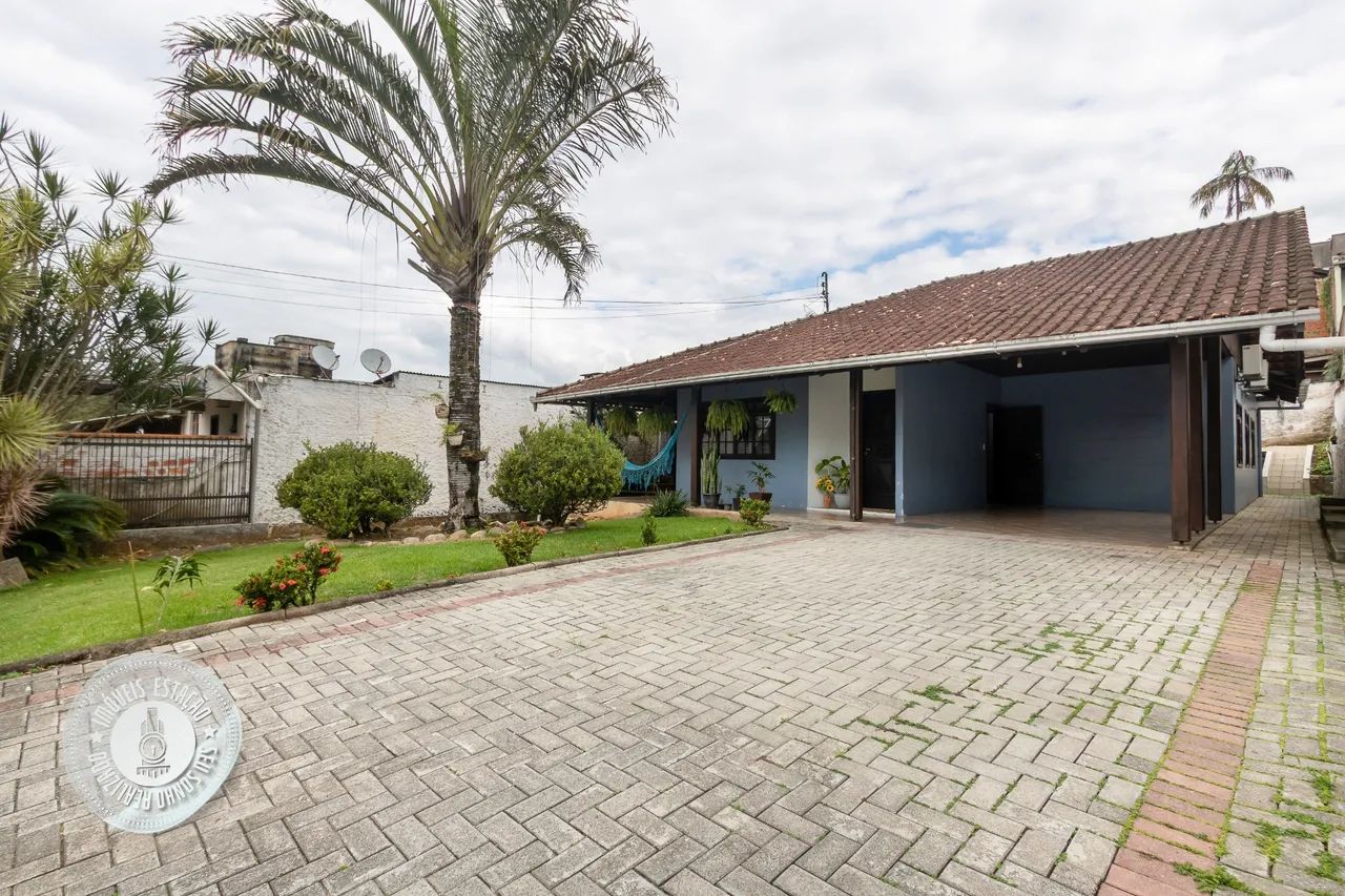 CASA TÉRREA EM ÓTIMA LOCALIZAÇÃO!