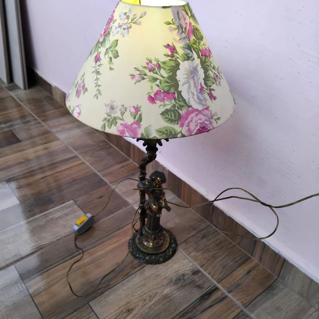 Abajur bronze antigo funcionando 