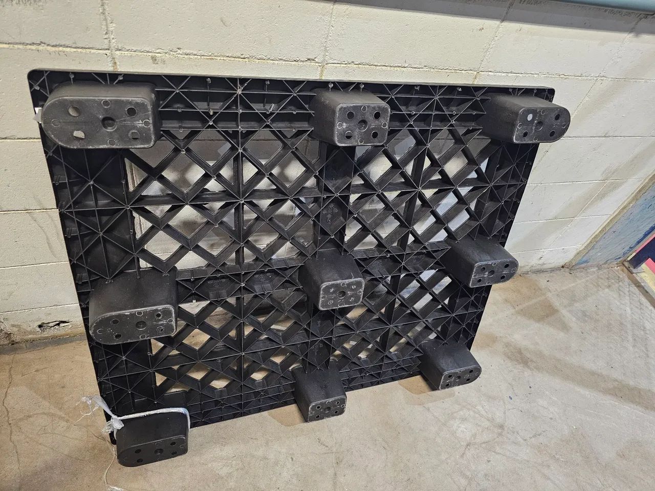 Vendo pallets de plástico  - Foto 3