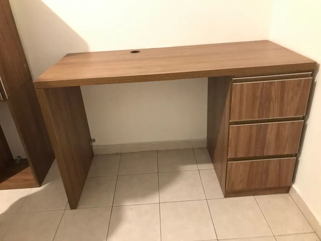 Mesa de Escritório Planejada Amadeirado com 3 Gavetas ? Sob Medida - Foto 3