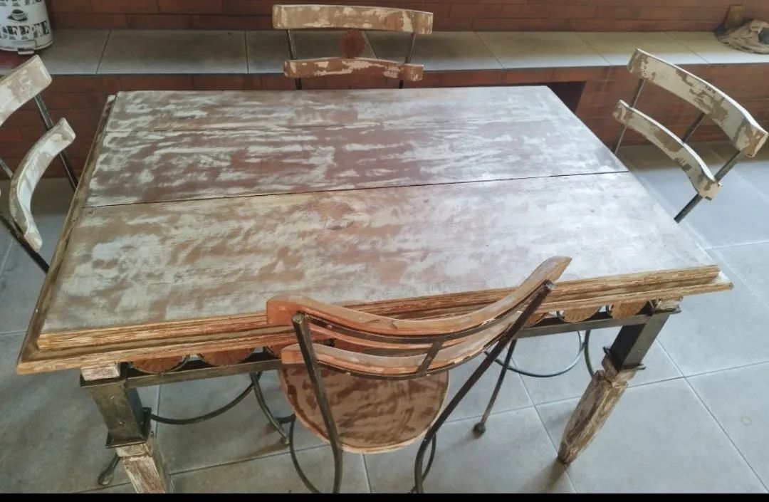 Mesa com quatro cadeiras rústica 1,20x0,80