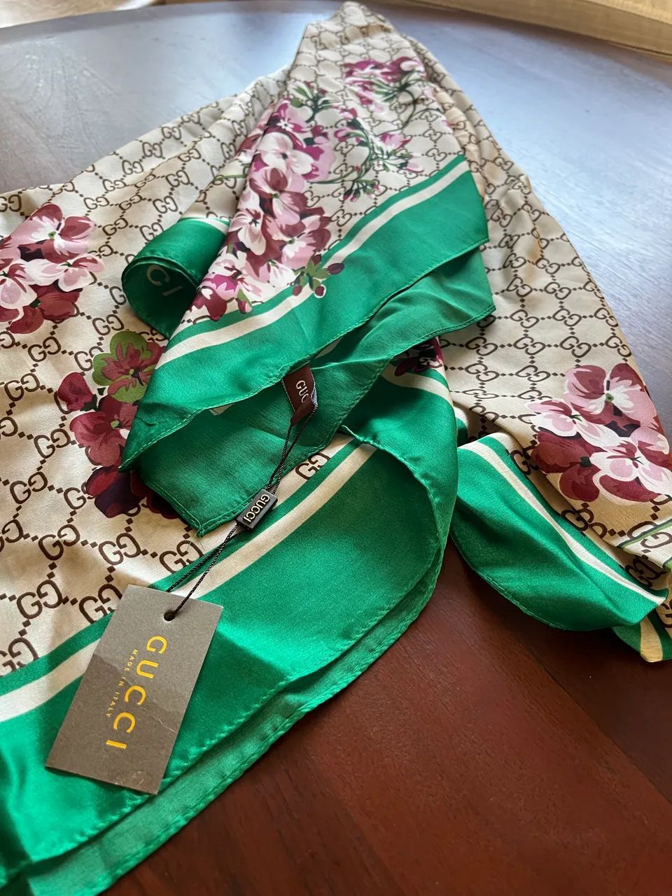 Echarpe lenço seda Gucci 