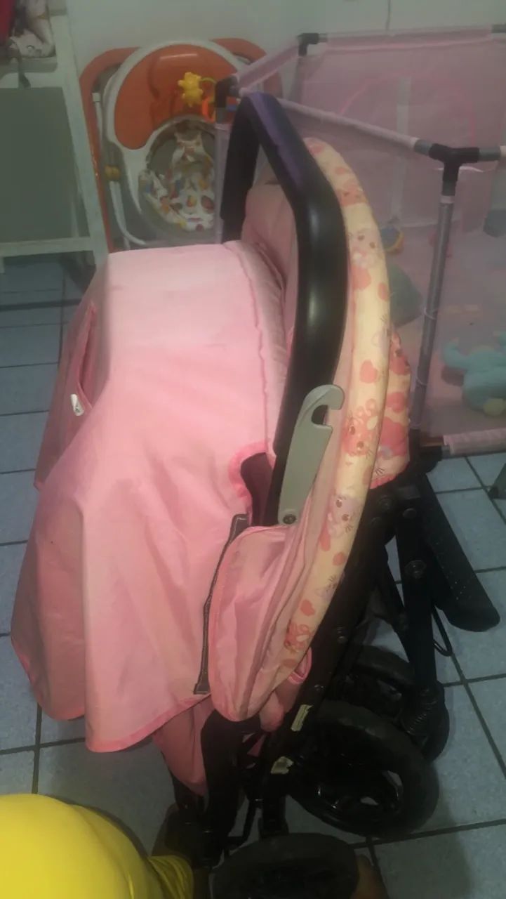 Carinho de bebê menina