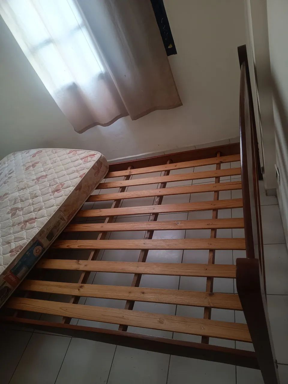 Cama de madeira maciça  - Foto 3