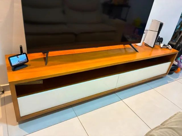 Rack Madeira Maciça com Gavetas Brancas Design Moderno - Foto 2