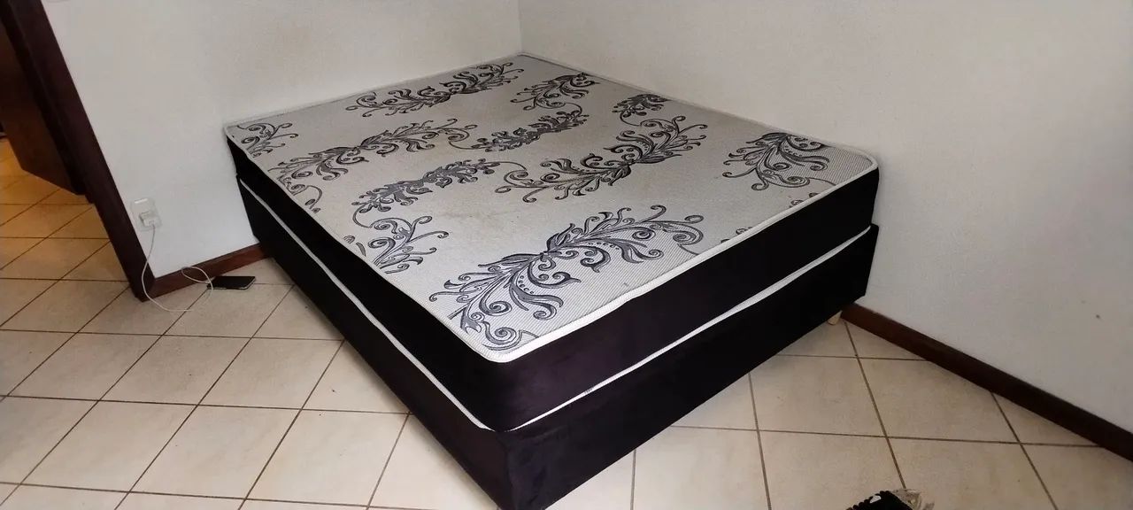 Cama semi nova 