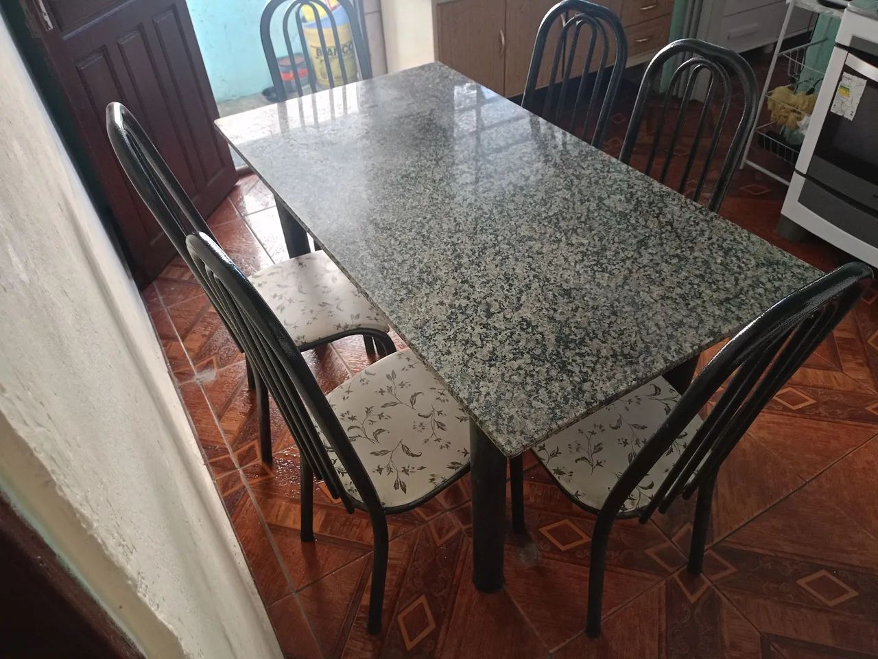 Vendo Mesa de Jantar com 6 Cadeiras 