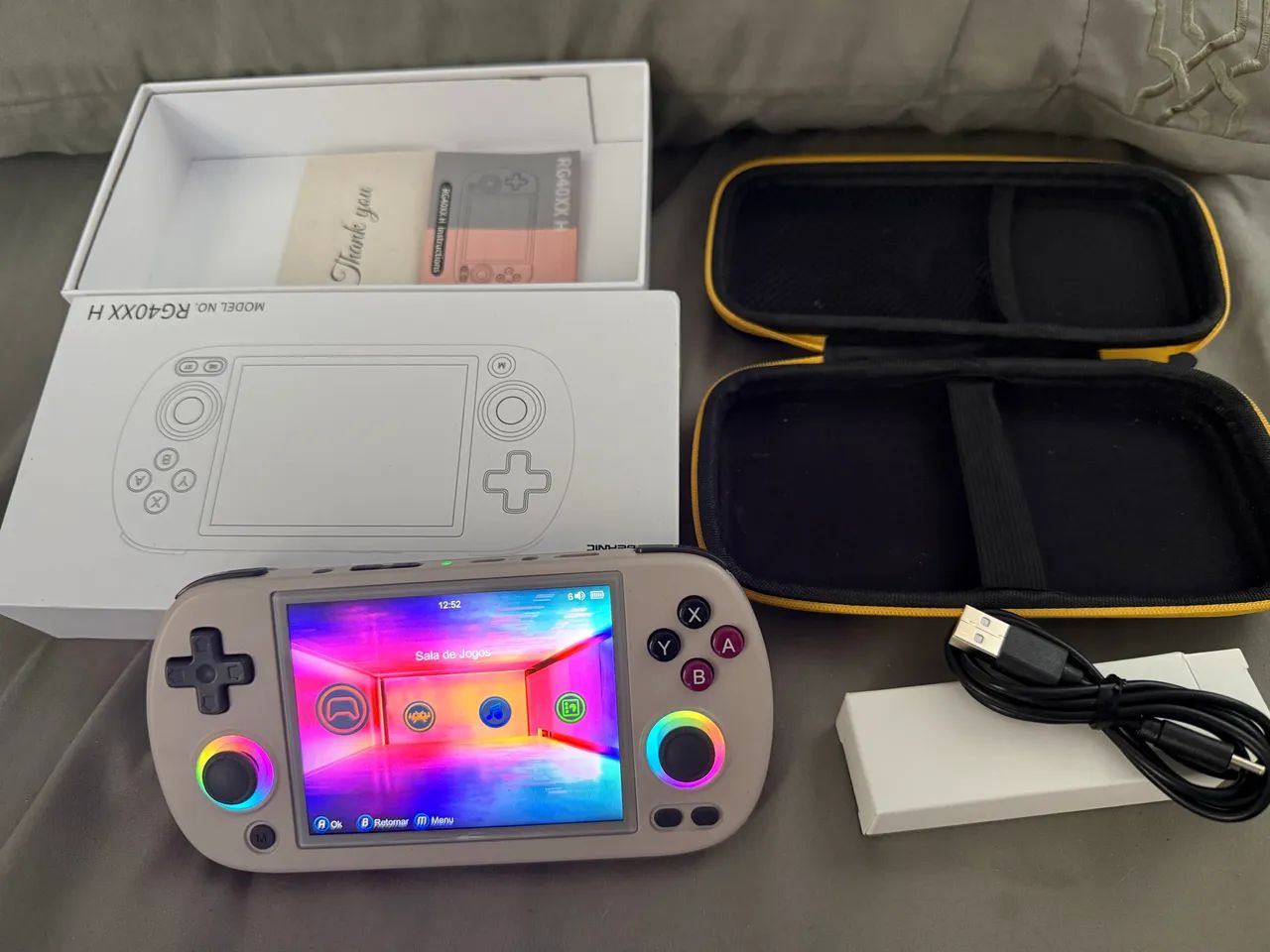 ANBERNIC RG40XX H Console De Jogos Portátil Linux Sistema De 64 Bits 4.0 Polegada IPS 3200mAh Retro De V%c3%addeo 64g 5000 I.1488356428 ANBERNIC RG40XX H Console De Jogos Portátil Linux Sistema De 64 Bits 4.0 Polegada IPS 3200mAh Retro De V%c3%addeo 64g 5000 I.1488356428