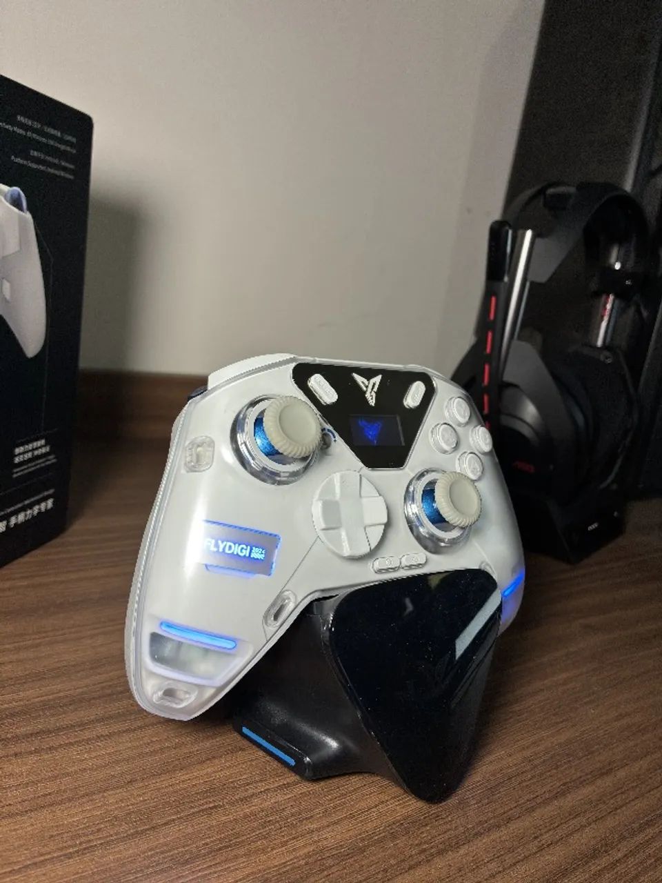 Apex 4 Flydigi C/ Suporte - Novo - Foto 2