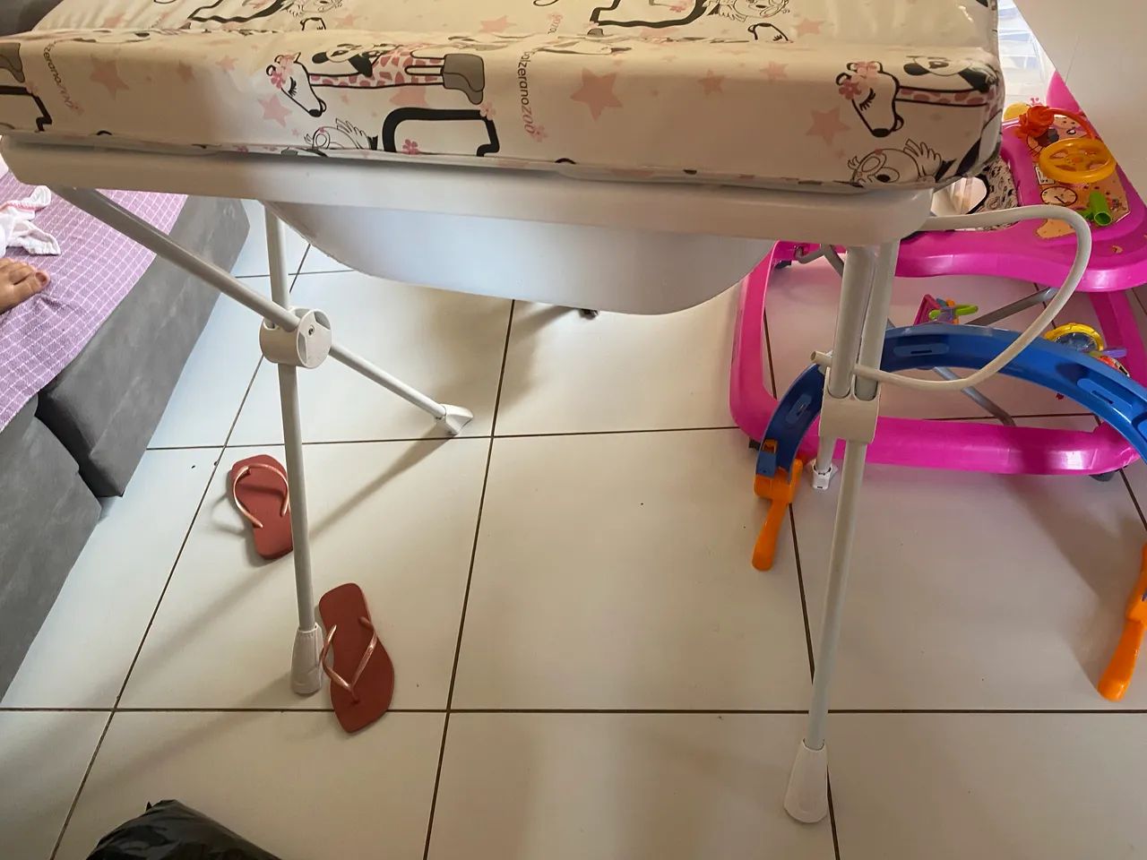 Banheira 4 meses de uso com trocador  - Foto 3