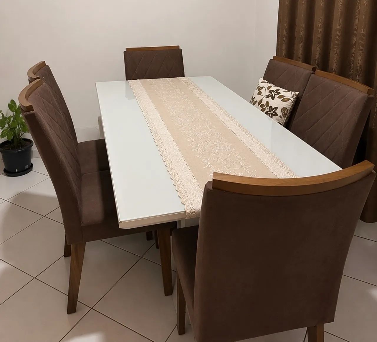 Mesa de Jantar 6 lugares com 6 Cadeiras Estogafadas - Foto 2