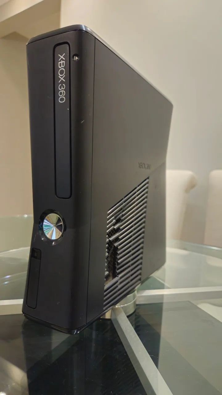 REVISADO E LIMPO - XBOX 360 DESBLOQUEADO + 2 CONTROLES  - Foto 4