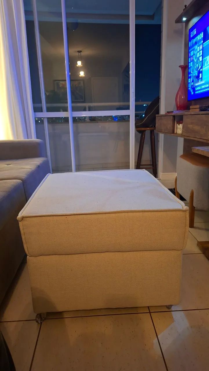 Vendo pufe grande com rodinhas - Foto 2