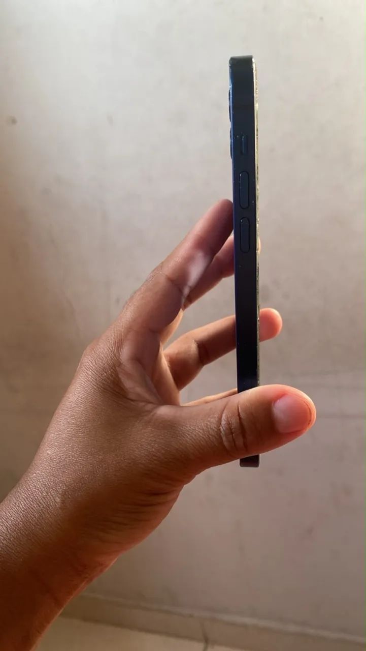 iPhone 12 128GB sem trincado  isso é película  - Foto 3