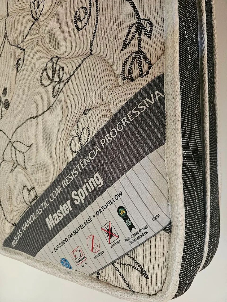 2 Colchões solteiro com molas (sem uso)