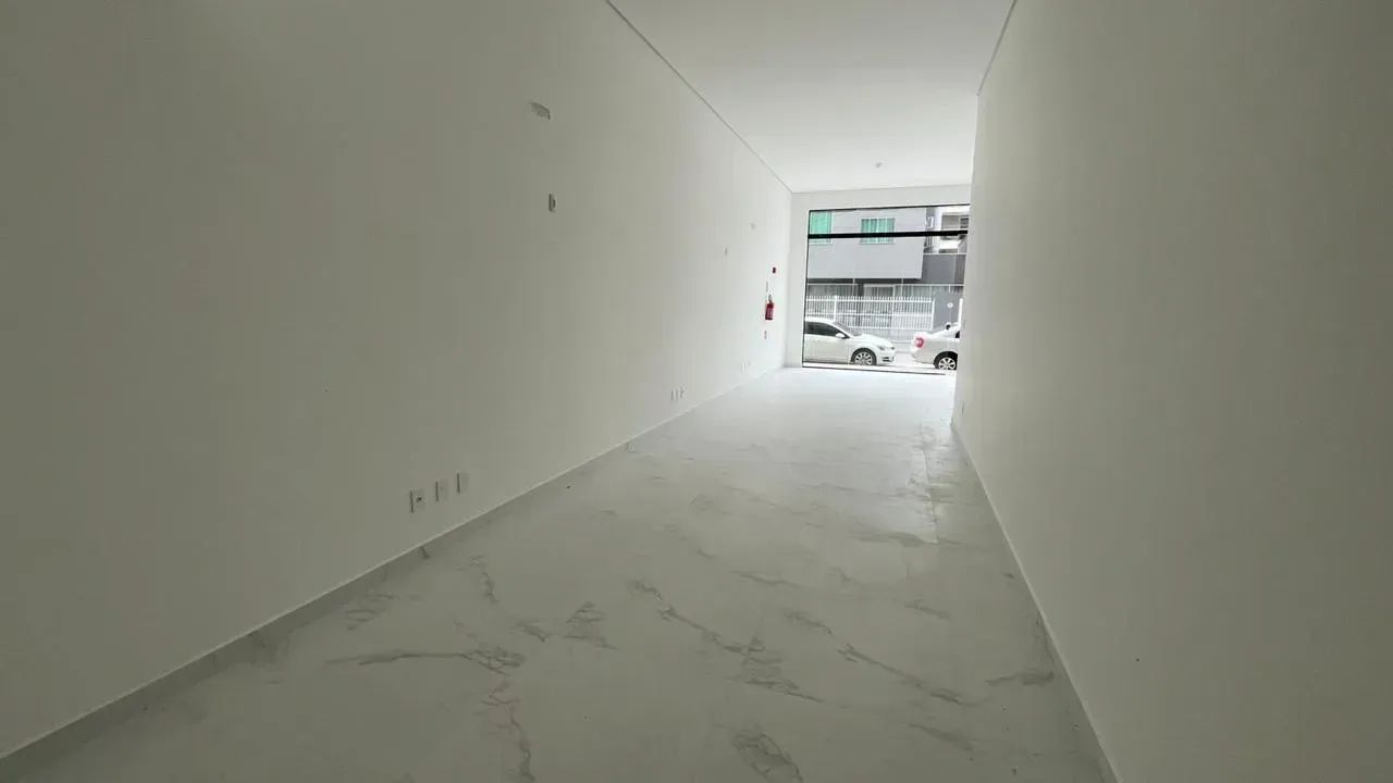 SALA COMERCIAL COM ÓTIMA LOCALIZAÇÃO PARA LOCAÇÃO!!! NA MEIA PRAIA - Foto 5