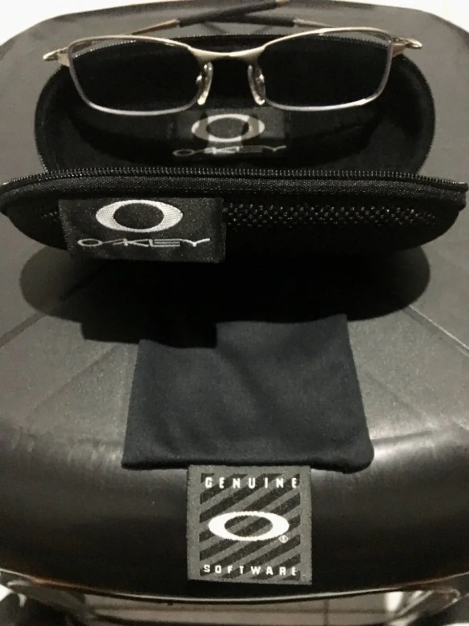 Armação Oakley prata novo na caixa - Foto 2
