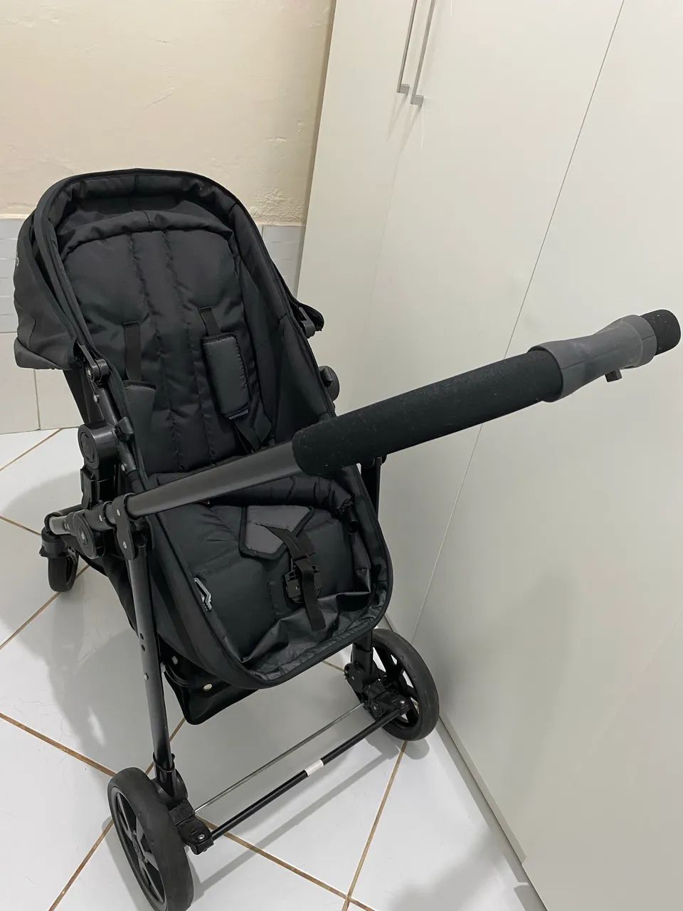 Carrinho, base e bebê conforto 