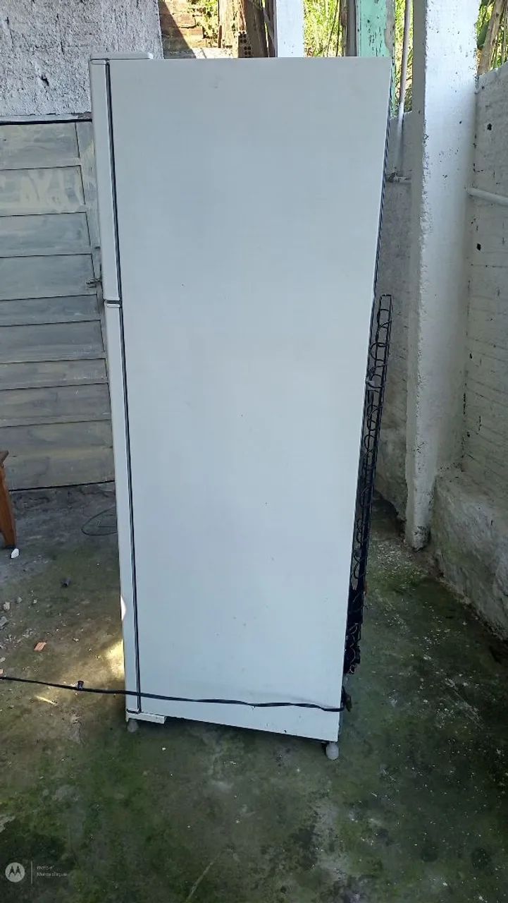 Vendo uma geladeira marca Eletrolux  - Foto 3