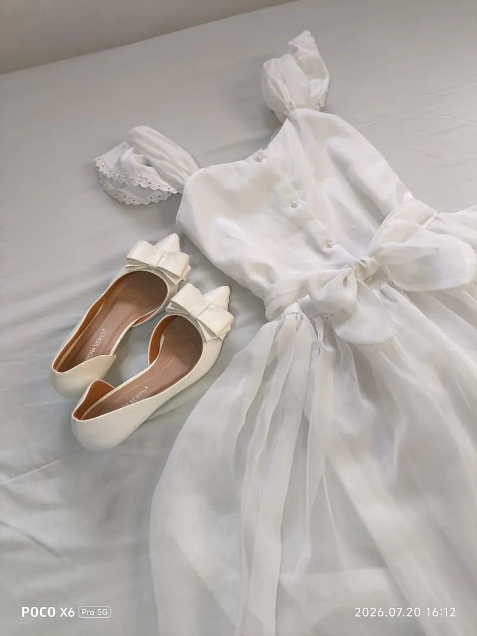 DESAPEGANDO DE VESTIDO E SAPATO - Foto 2
