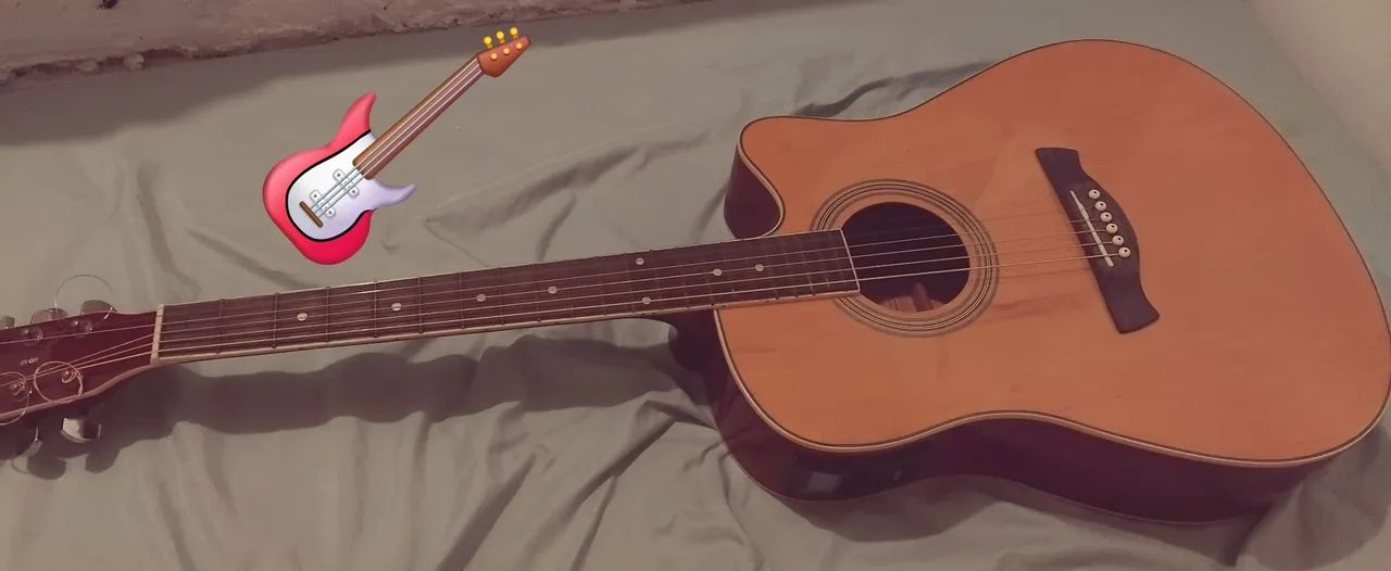 Violão top semi-novo 