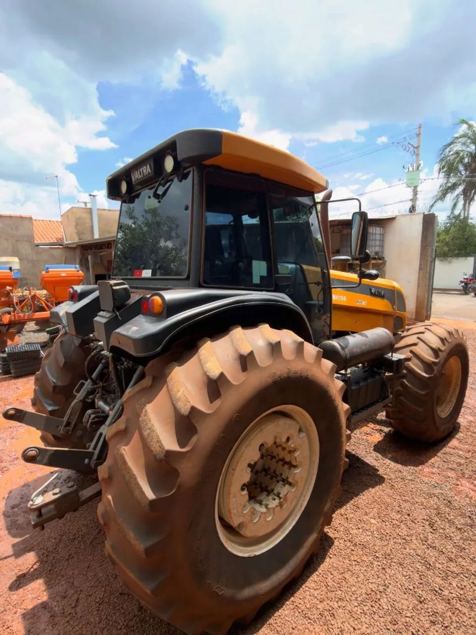 Trator Valtra ( Parcelamento ) - Foto 4