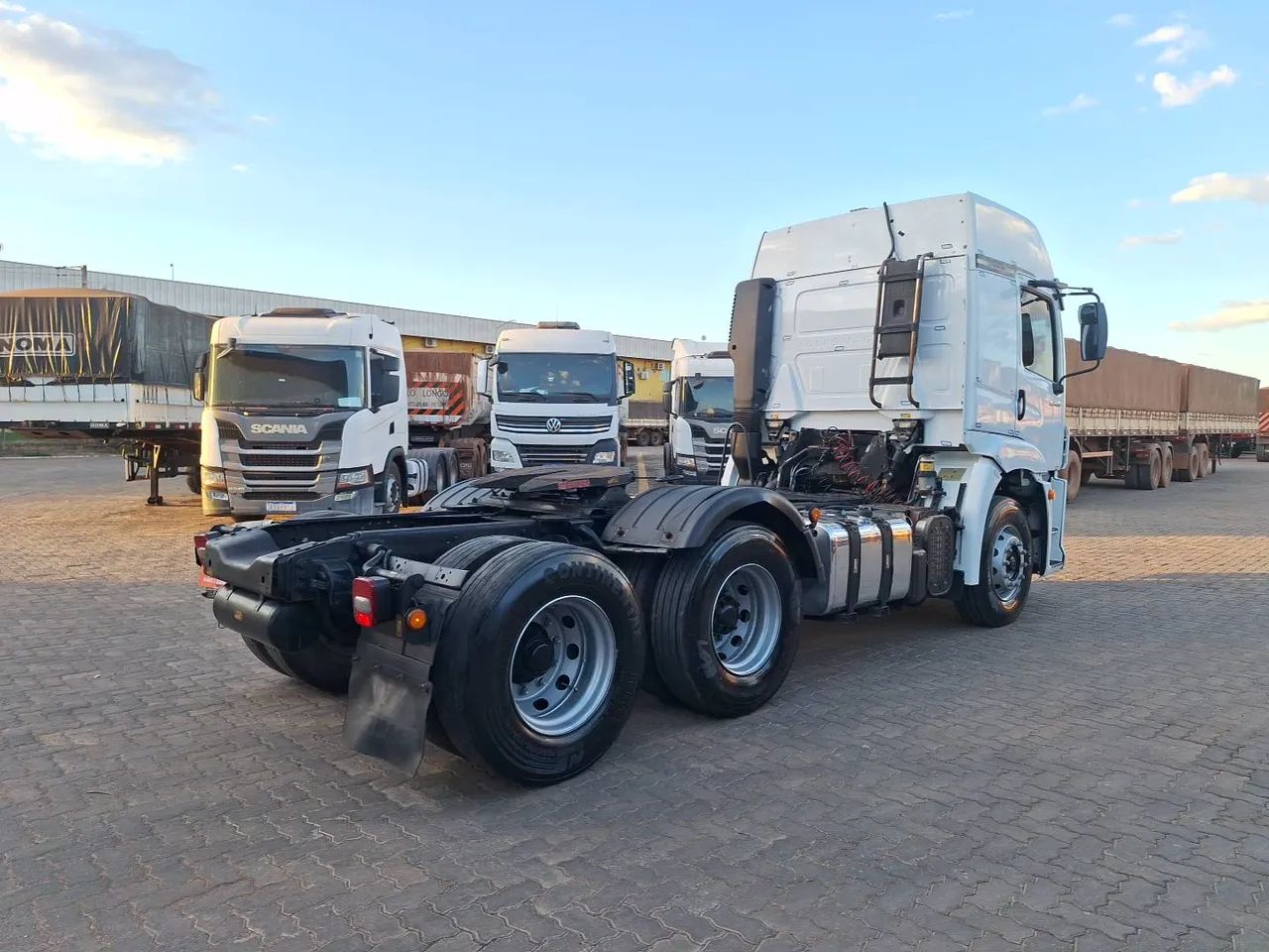 Volkswagen 25.420 Constellation 6x2 2p (Diesel)(E5) 2018/2019 VAMOS SEMINOVOS - Foto 4