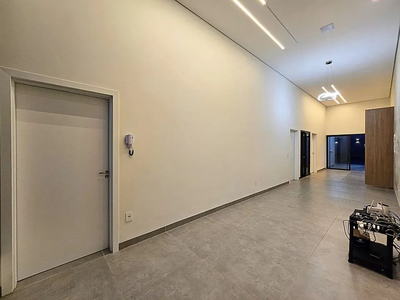 Maravilhoso imóvel moderno, repleto de planejados e acabamento impecável - Foto 11