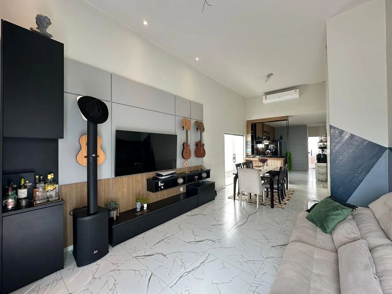 VENDO CASA SEMI MOBILIADA NO JARDINS MARSELHA 