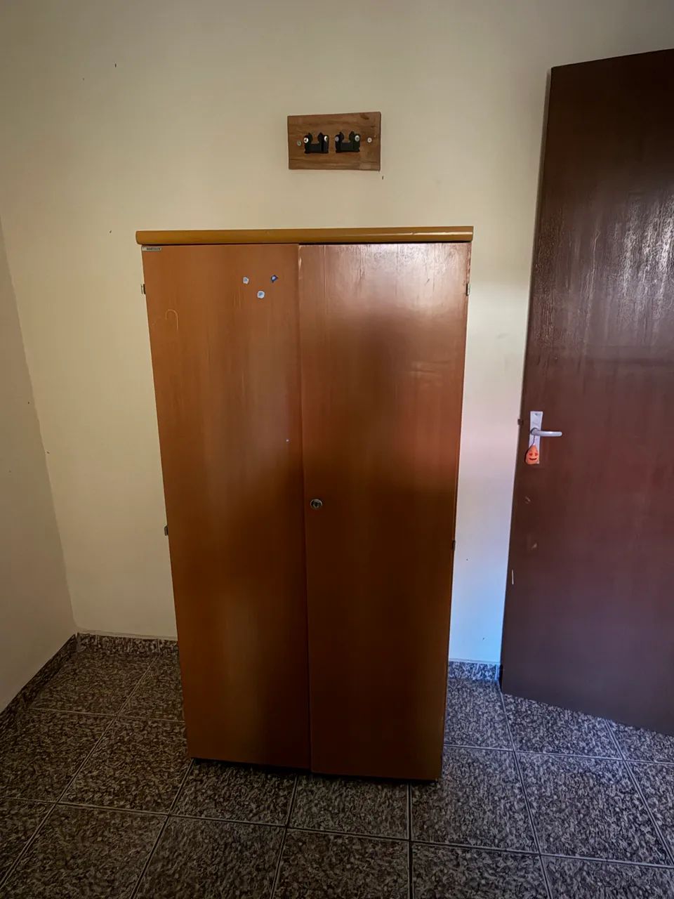 Vendo estante guarda-roupa 