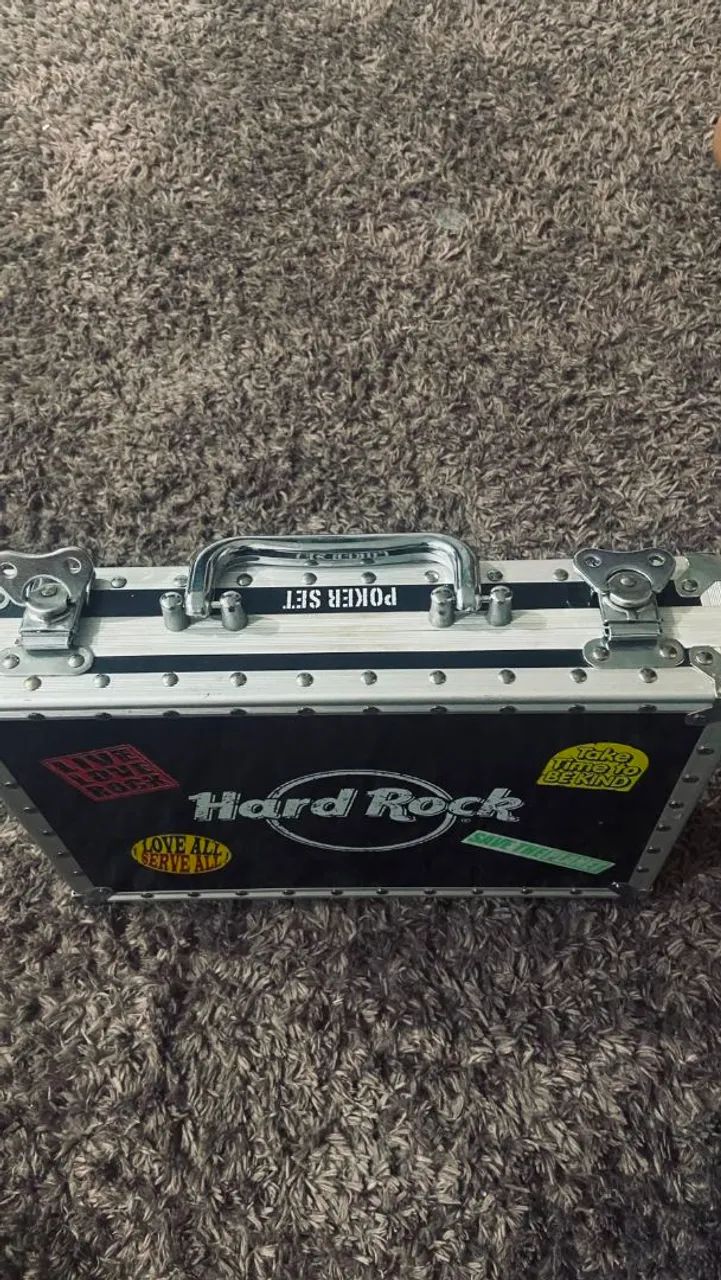 Maleta de poker HARD ROCK com 200 fichas 