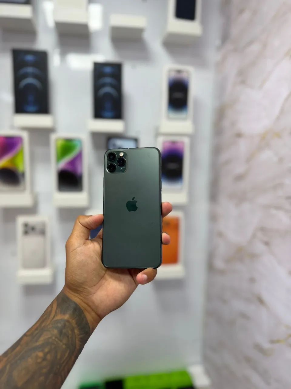IPHONE 11 PRO MAX 64Gb tela bateria nova ? R$ 1.399