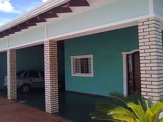 Casa em Cuiabá - MT, bairro Jardim Petrópolis com 3 suítes