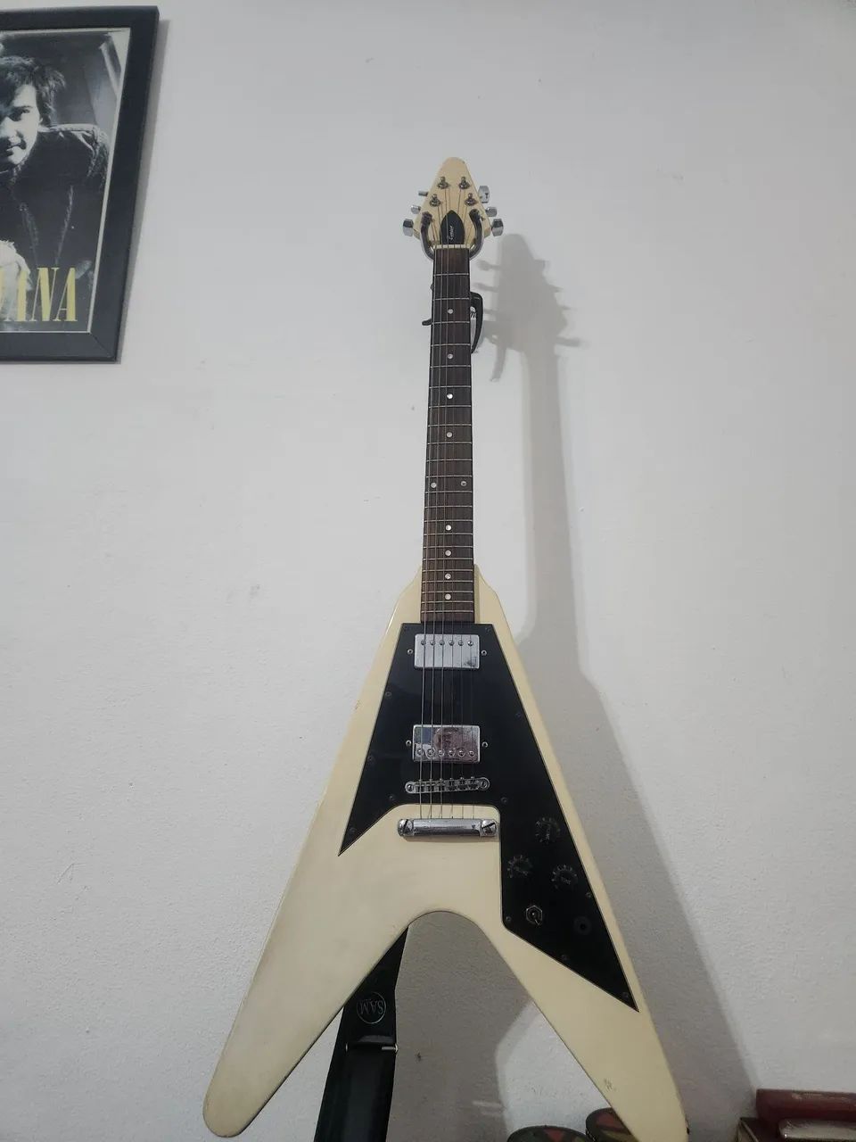 Guitarra benson fly v