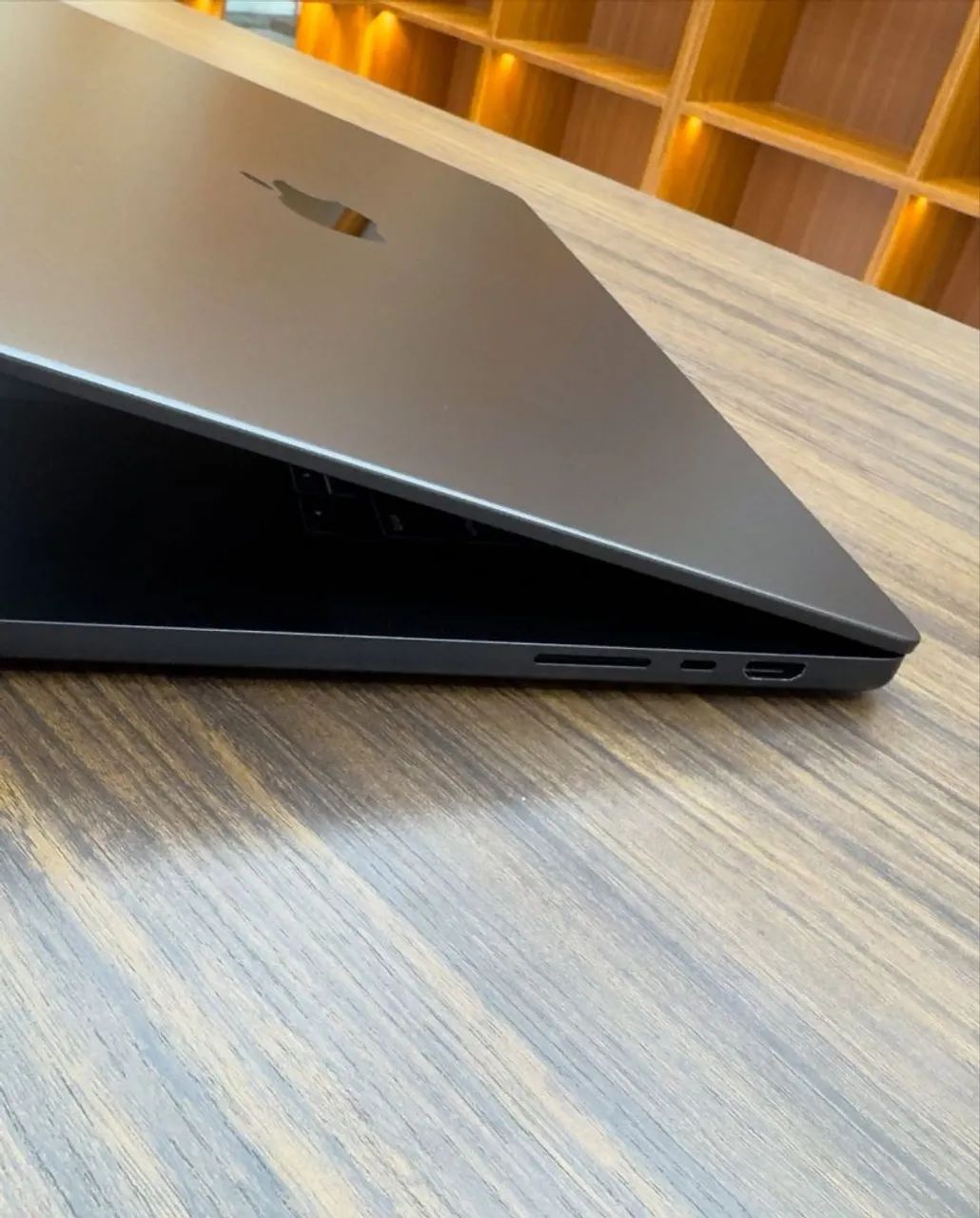Macbook Pro 16 M3 Pro 36gb 512 SSD USADO - Foto 5
