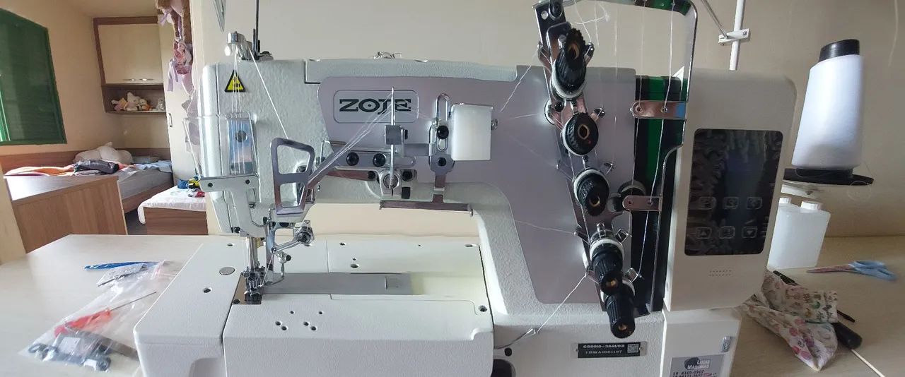 Maquina de Costura Galoneira Zoje - Foto 2