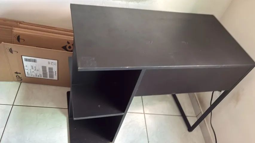 Escrivaninha Mesa de Escritorio Preta com Prateleiras Estilo Industrial - Foto 2