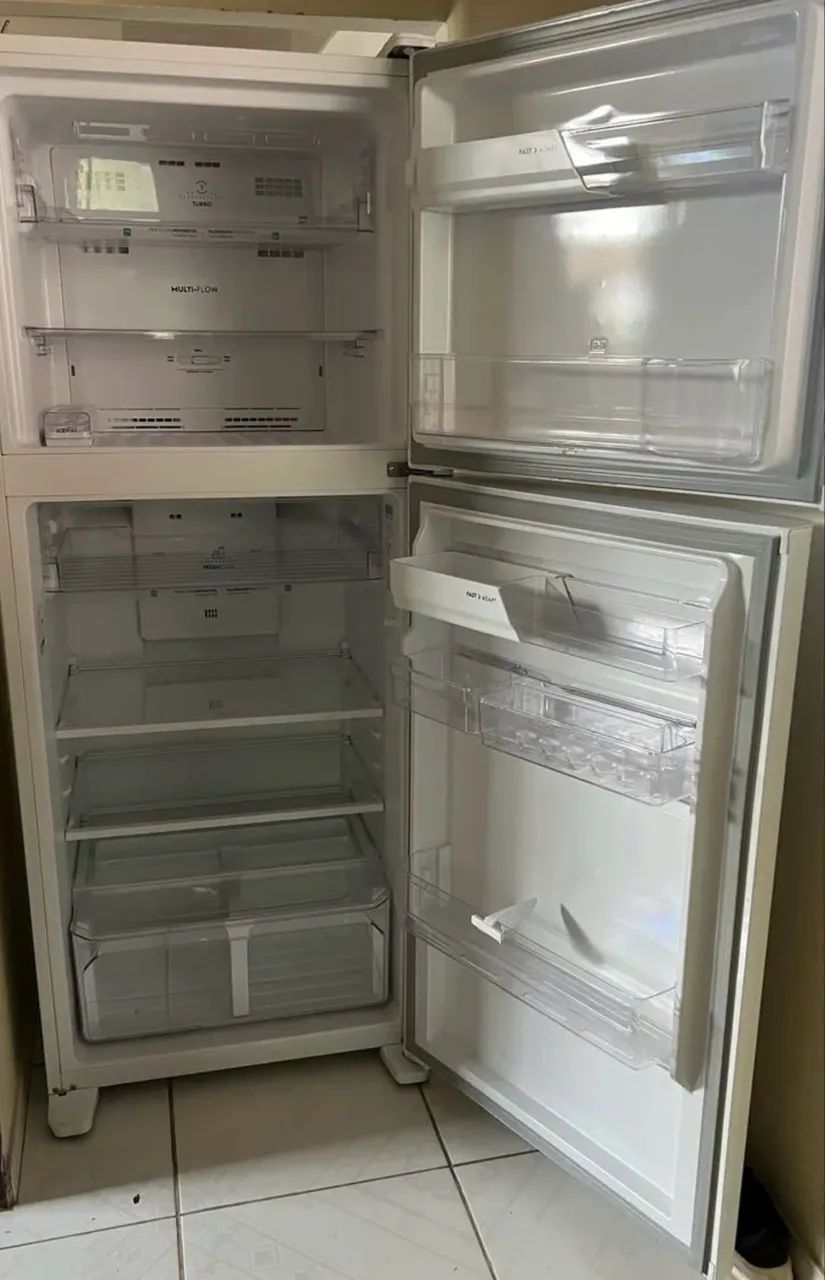 Geladeira Electrolux semi nova  - Foto 4