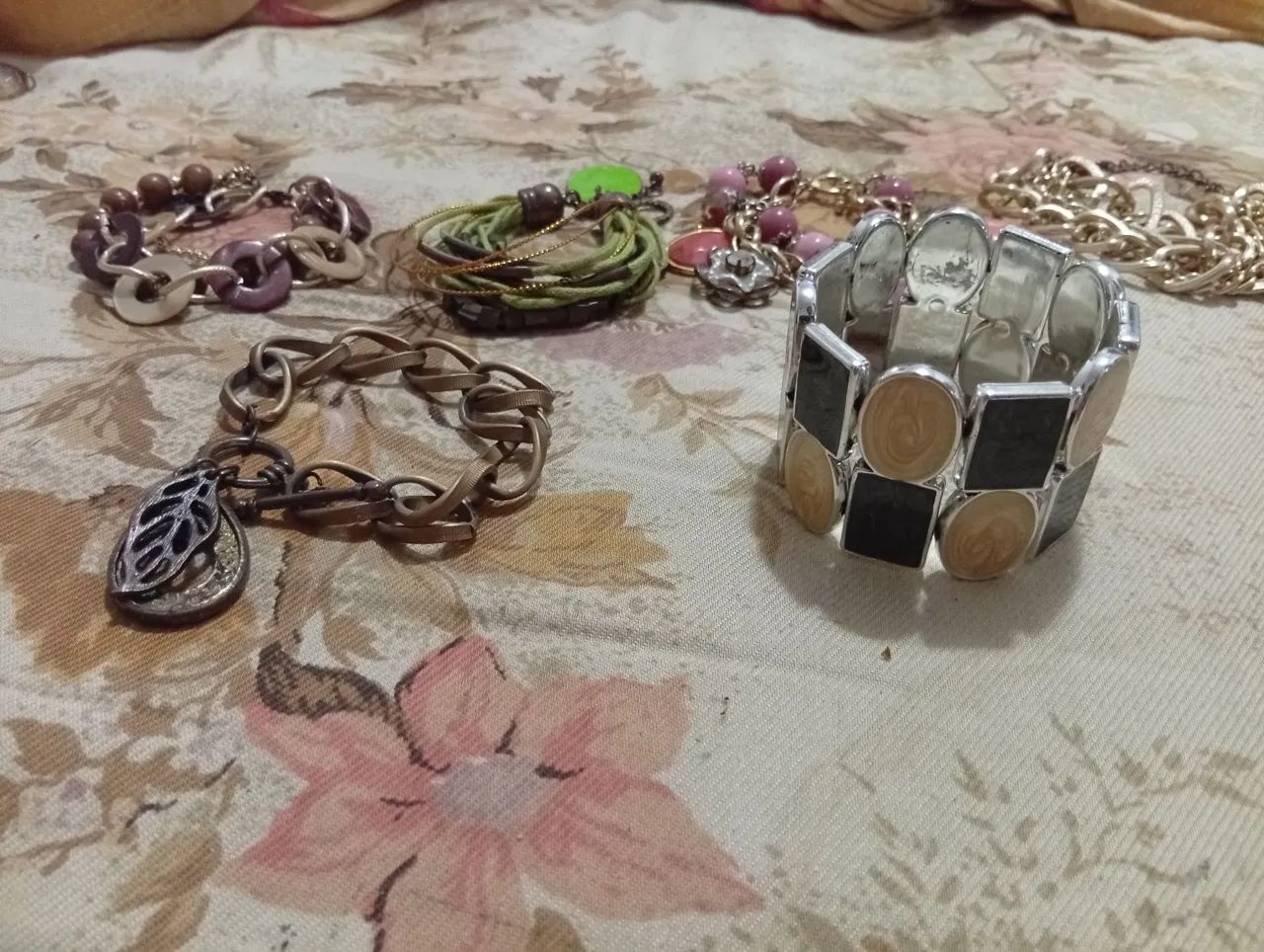 Lote 6 Pulseiras Variadas - Estilos Boho, Moderno e Casual - Foto 2