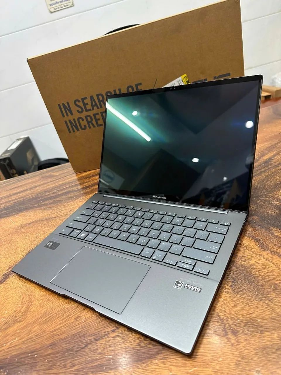 Notebook ASUS Zenbook 14 OLED (Q415MA) - Foto 4