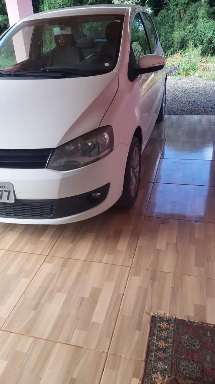 Volkswagen Fox 1.0 MI Total Flex 8V 5P 2014 - Foto 2