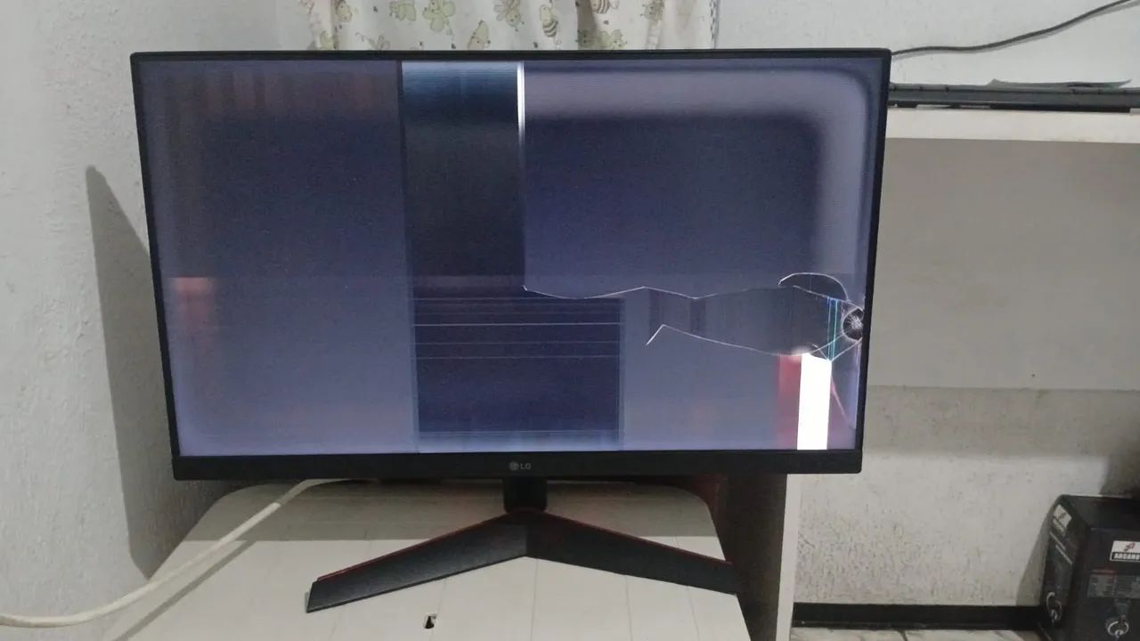 Monitor LG 144 1ms 24 apenas com a tela quebrada. - Foto 2