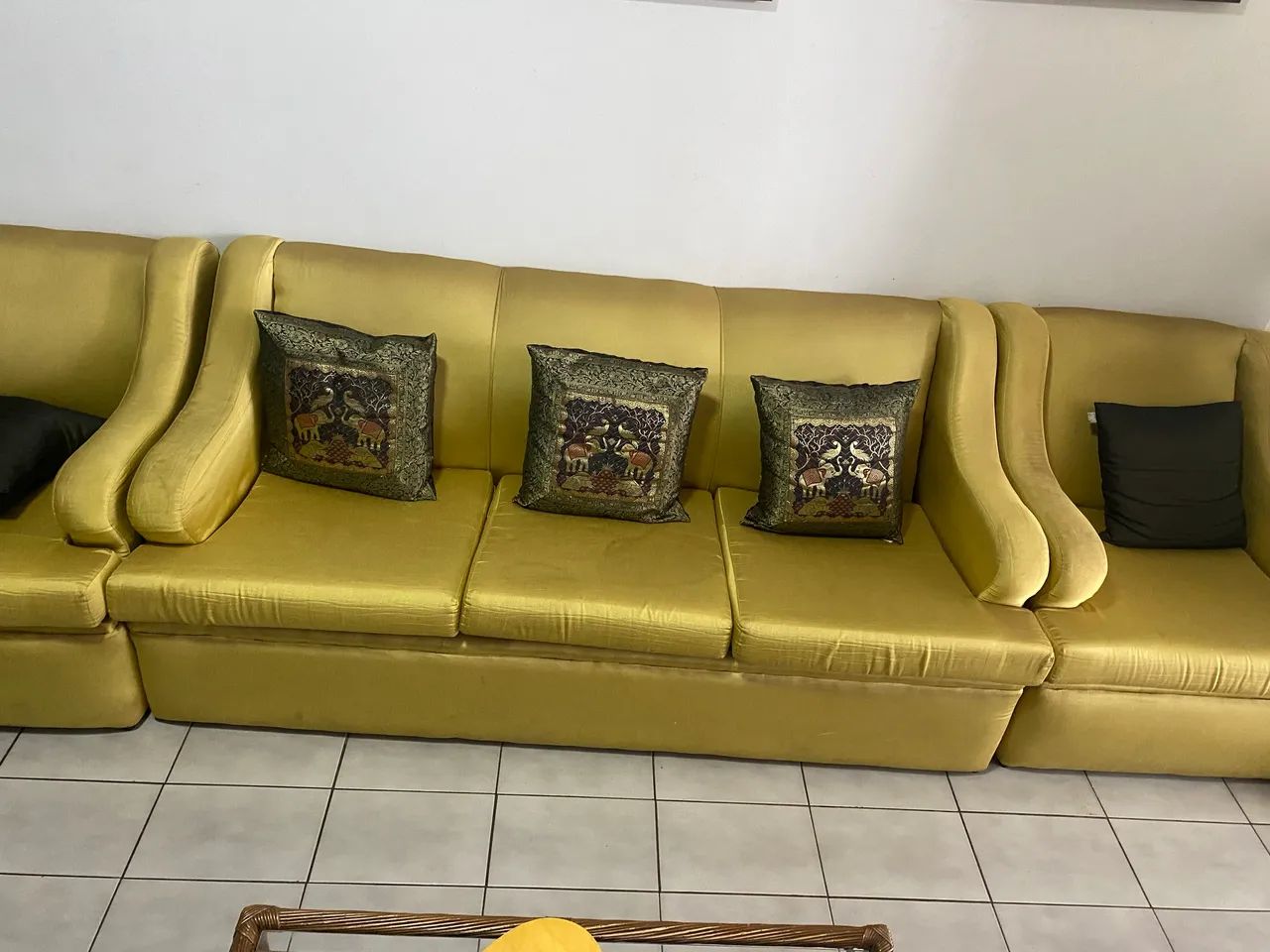 Selling a three-seater sofa with two armchairs.65704309361537120